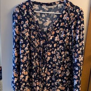 XL Lauren Conrad navy blue, floral top
